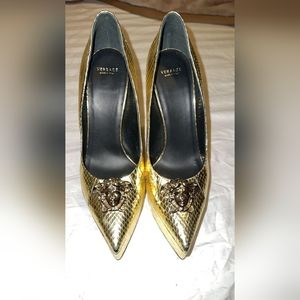 Beautiful gold colour  Versace heel shoes. Size 41